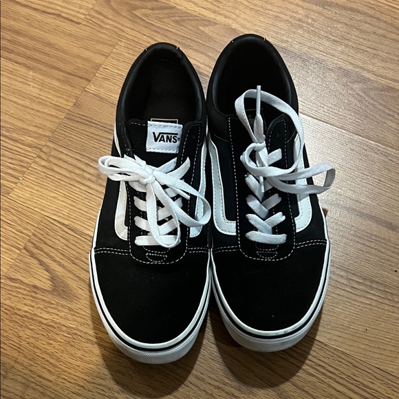 Vans Classic Black and White Low-Tops - Picture 1 of 5